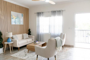 SōLE #4,2 BR-Riverview-2 min to BEACH-Launch Views-Balcony